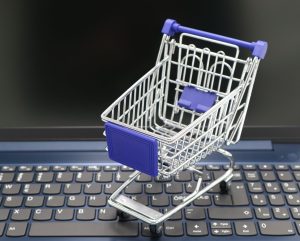 Εγκατάλειψη καλαθιού e-shop σε οθόνη κινητού