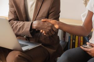 LinkedIn AI περιεχόμενο για e-shop και επιχειρήσεις