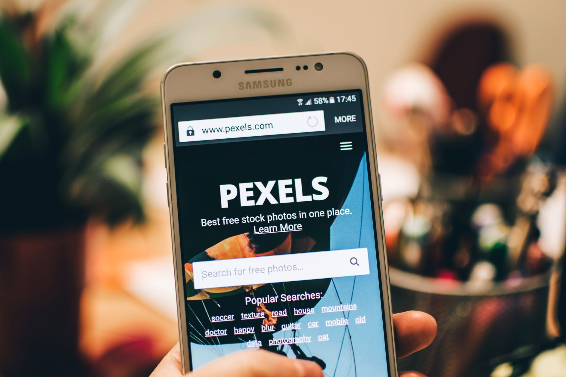 Instagram posts στη Google σε οθόνη κινητού