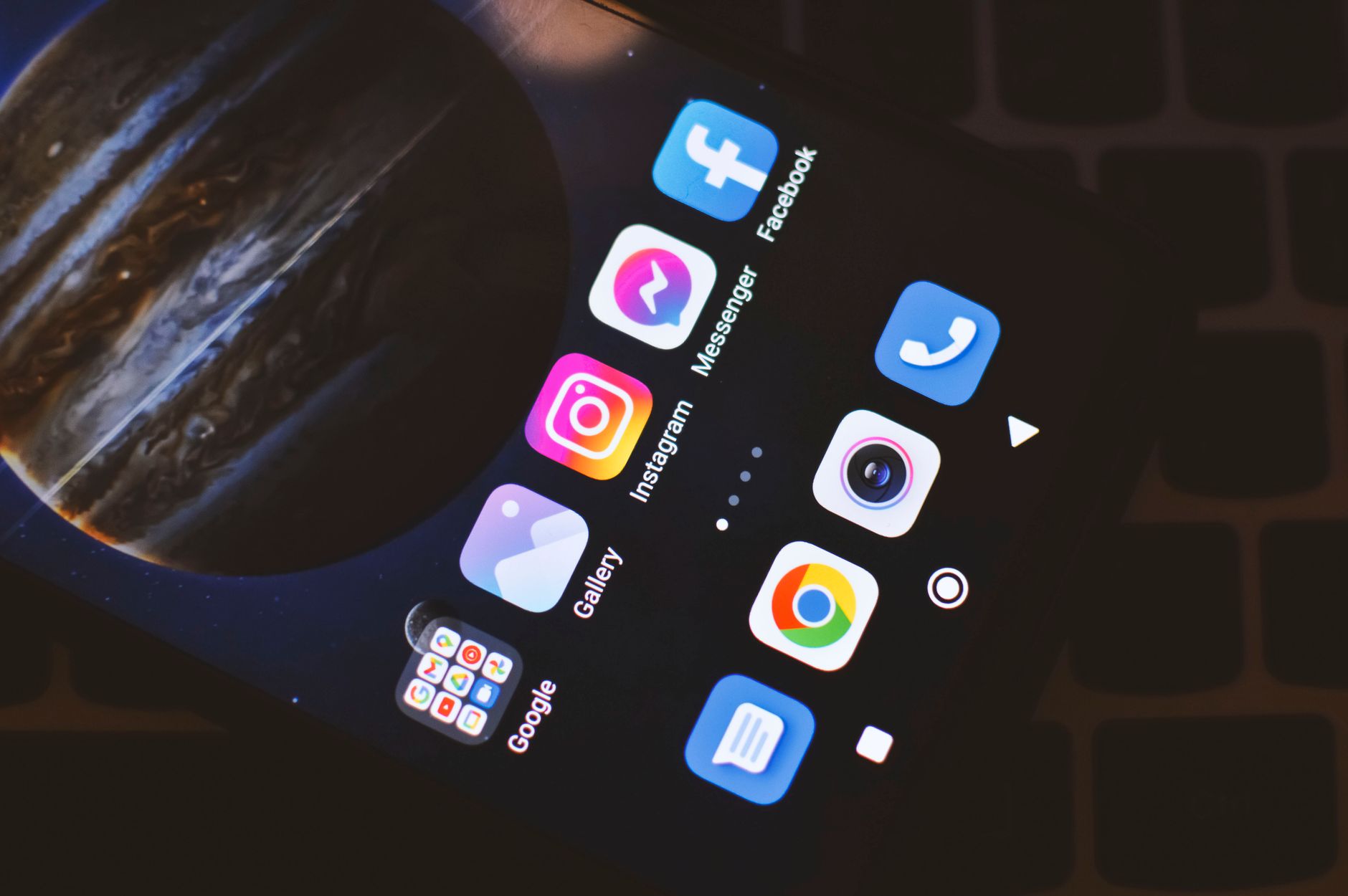 Instagram posts στη Google σε οθόνη κινητού